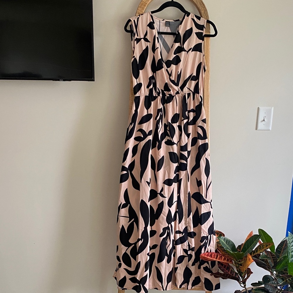 SHEIN Pink and Black Leaf Print Maxi Dress